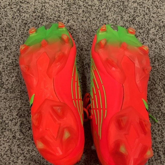 Predator Edge.1 - Picture 5 of 6